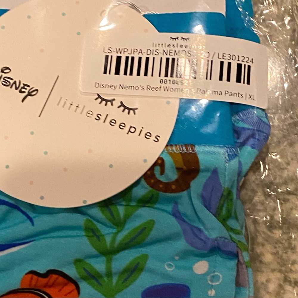 🚩SOLD🚩Little Sleepies Disney Nemo’s Reef Women’s pajama pants - NWT - Size XL - Picture 3 of 3
